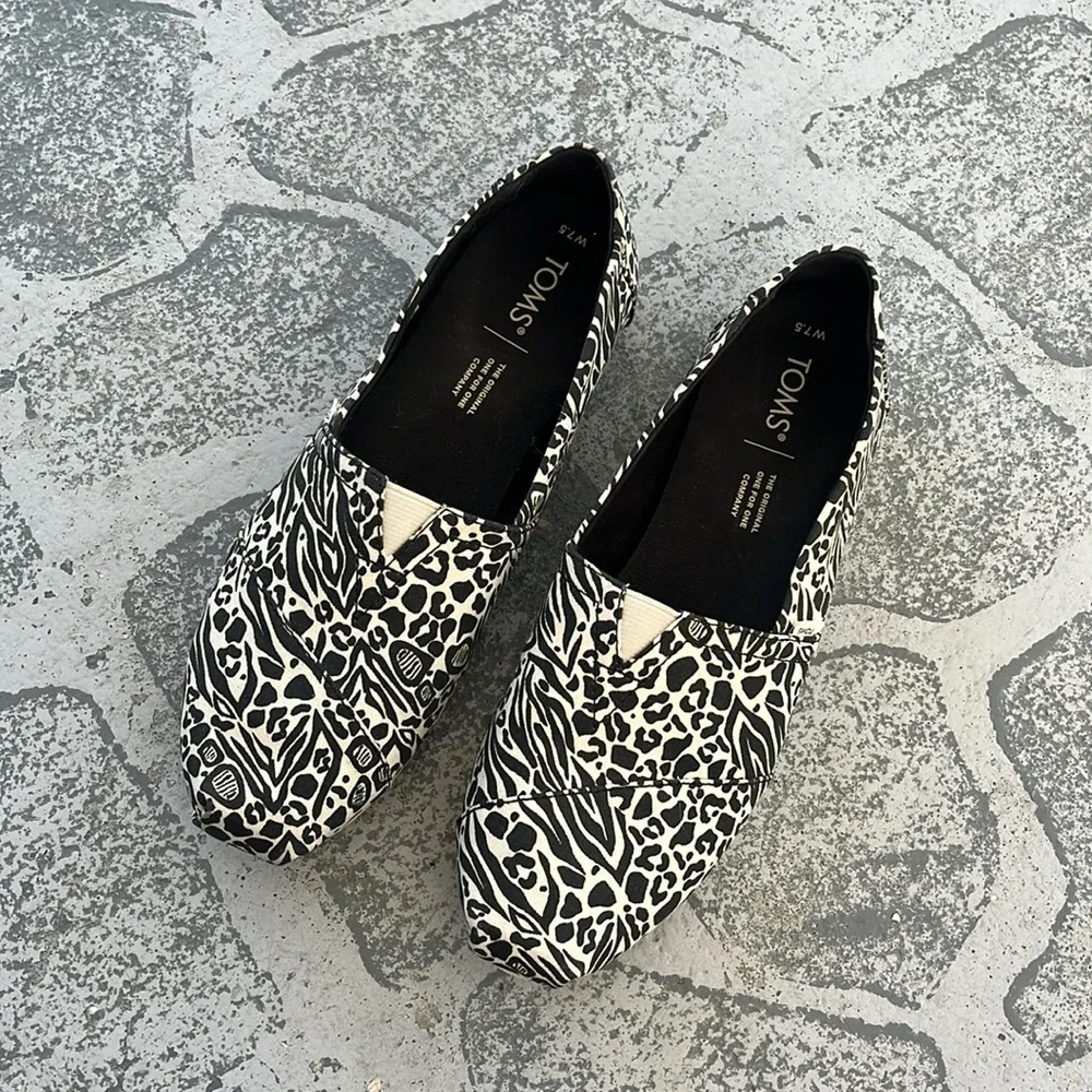 TOMS animal print - Picture 1 of 6